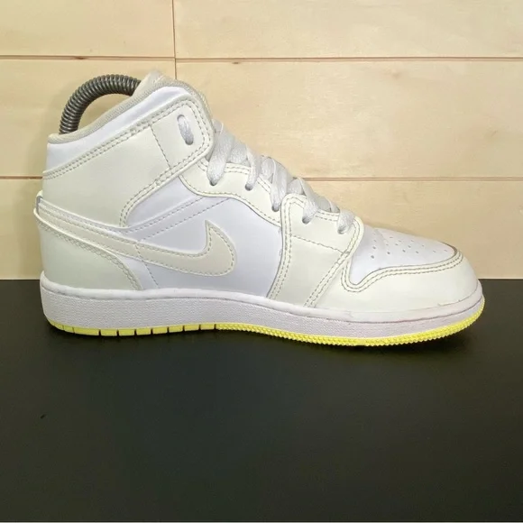 Air Jordan 1 Mid Sail Light Laser Orange Kid's Youth Size 4Y Shoes FD8780-181 - Picture 3 of 11